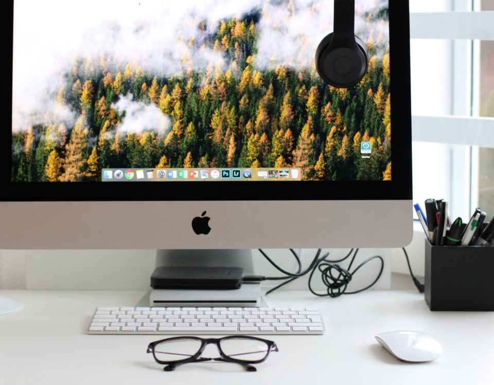 Free Turned on Silver Imac With Might Mouse and Keyboard Stock Photo